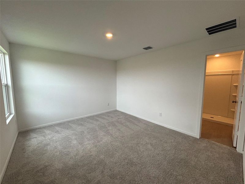 Spacious, unfurnished interior of a new home in Binford Creek, Waller (Image 33).