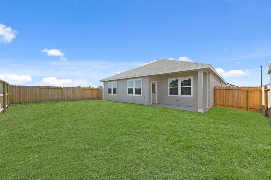 Huge backyard! Huge backyard!