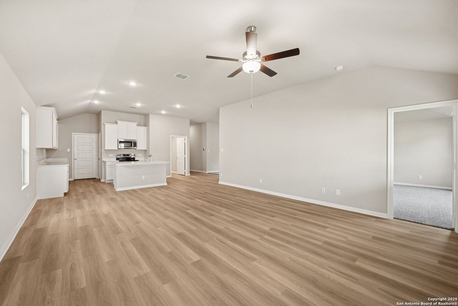 Spacious, unfurnished interior of a new home in Greenspoint Heights, Seguin (Image 30).
