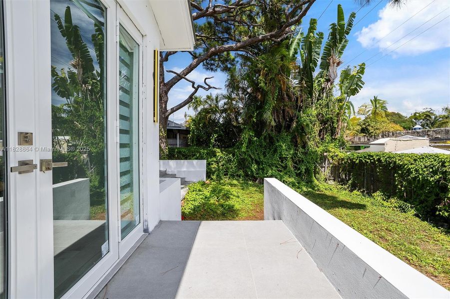 Exterior details and patio area of a home in , Miami (Image 22).