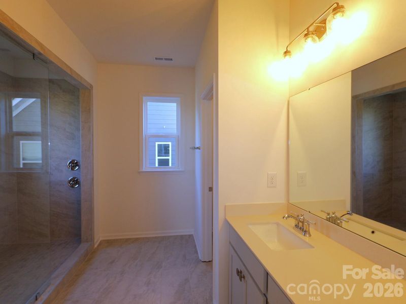 Owner's bathroom Owner's bathroom