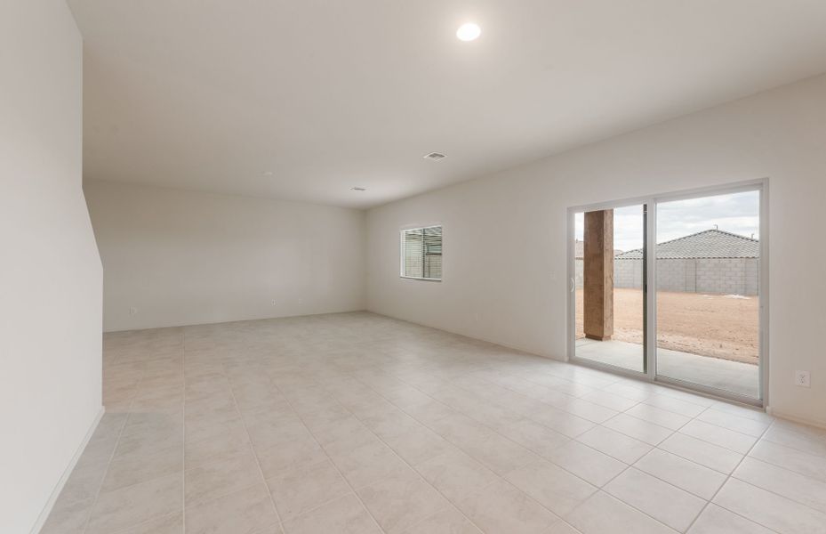 Spacious, unfurnished interior of a new home in El Rancho Santa Rosa, Maricopa (Image 15).