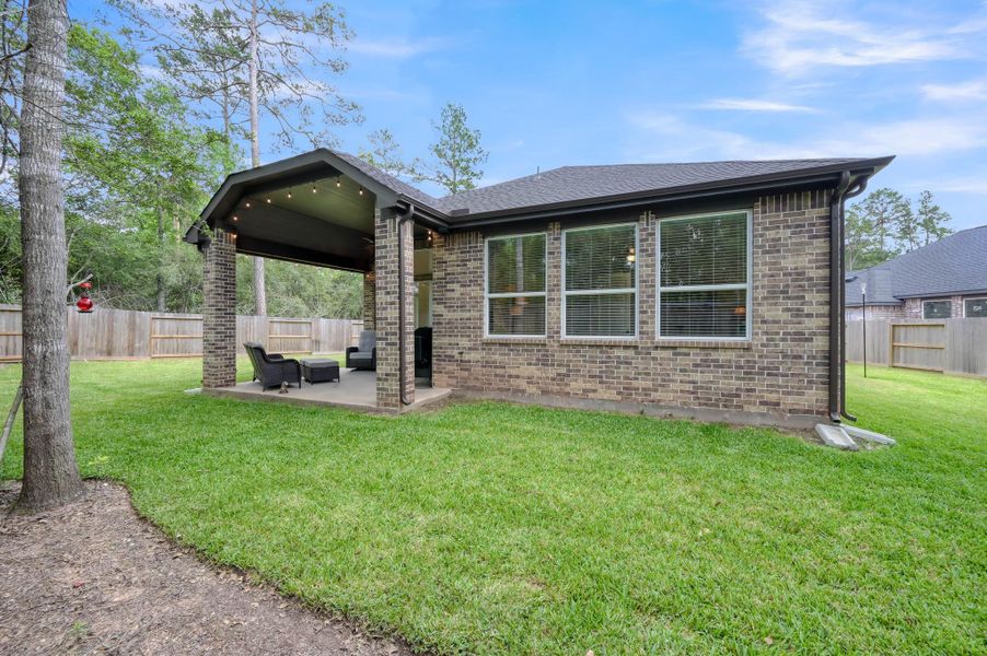 Exterior details and patio area of a home in The Woodlands Hills, Willis (Image 18).