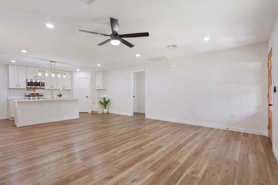 Spacious, unfurnished interior of a new home in , Waco (Image 17).