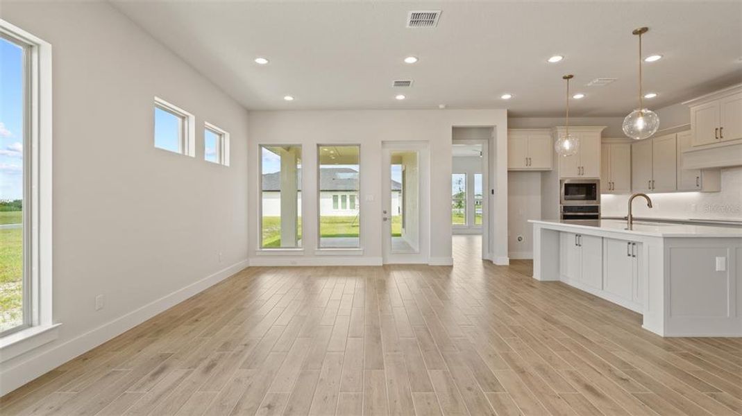 Spacious, unfurnished interior of a new home in Magnolia Bay 50', Nokomis (Image 11).