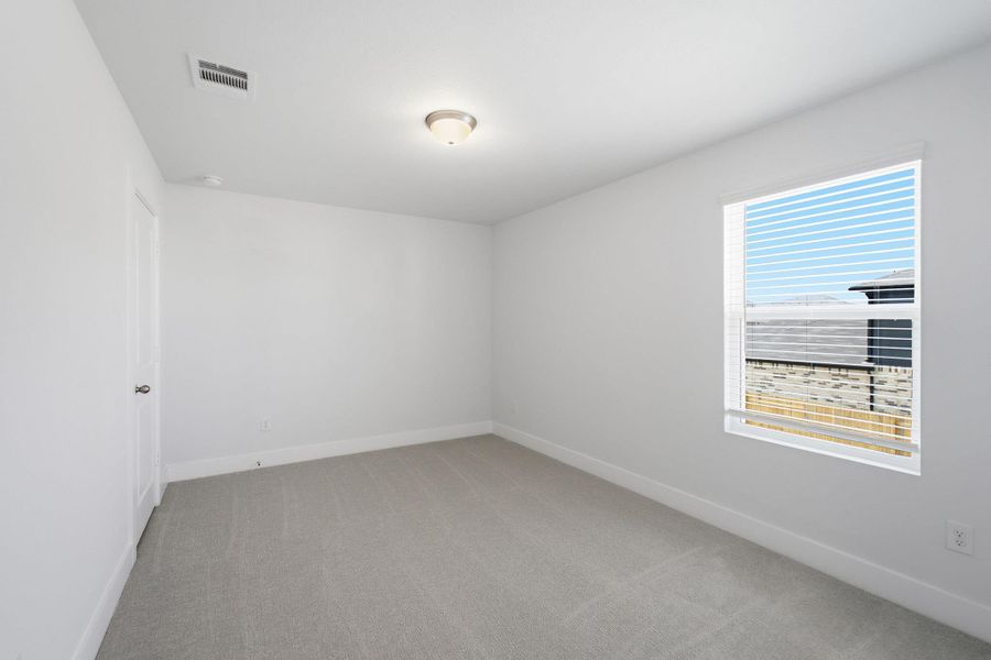 Spacious, unfurnished interior of a new home in Sunfield, Buda (Image 31).