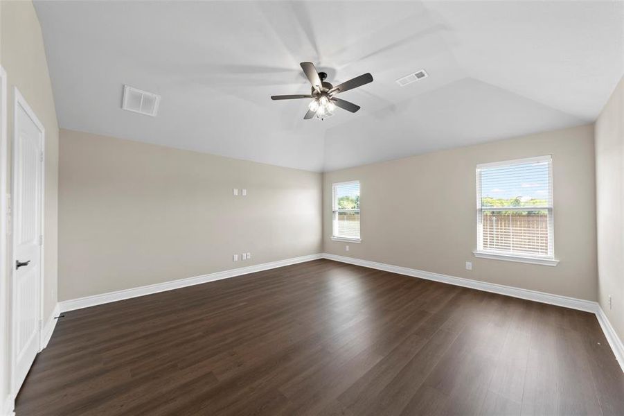 Spacious, unfurnished interior of a new home in , Greenville (Image 19).