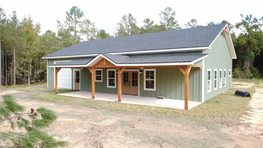 Exterior details and patio area of a home in , Woodville (Image 14).