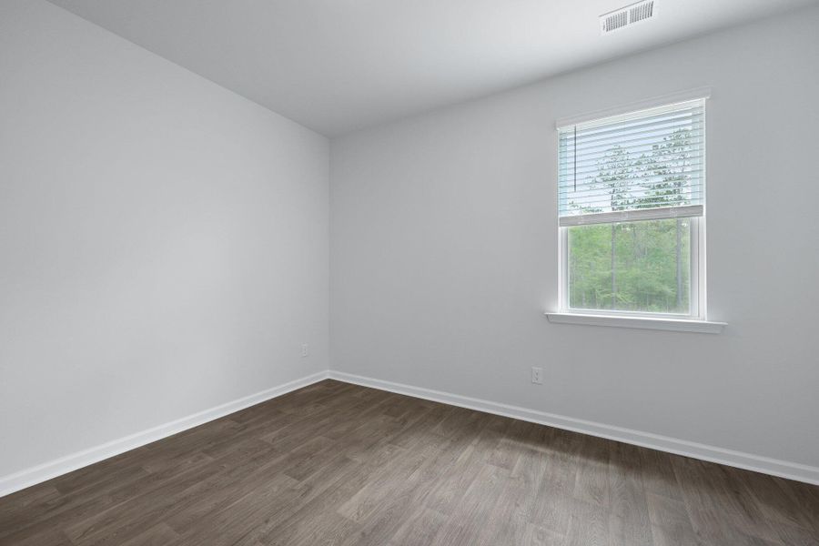 Spacious, unfurnished interior of a new home in Carolina Groves, Moncks Corner (Image 28).