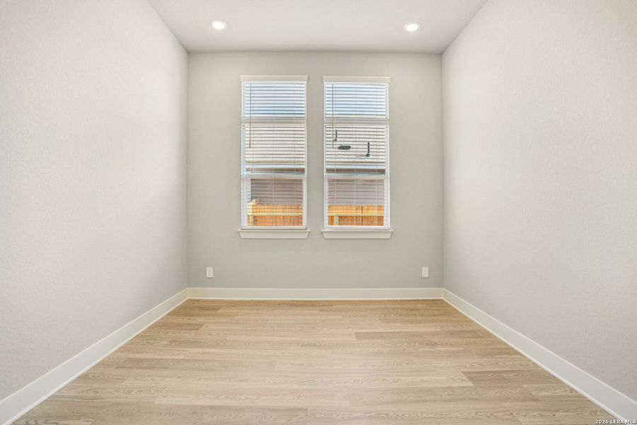 Spacious, unfurnished interior of a new home in Estancia Ranch - Classic Series, San Antonio (Image 33).