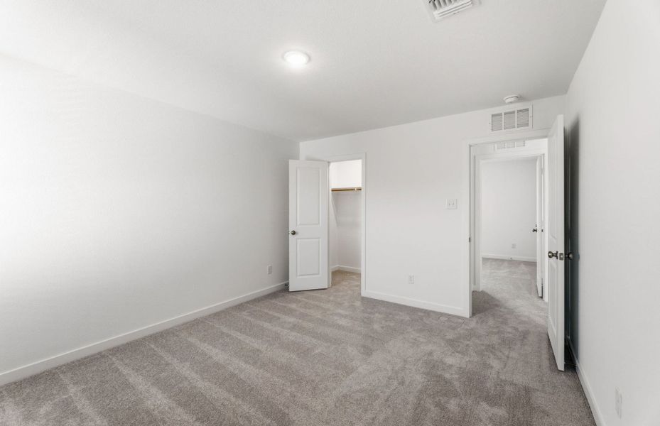 Spacious, unfurnished interior of a new home in Sonterra, Jarrell (Image 35).