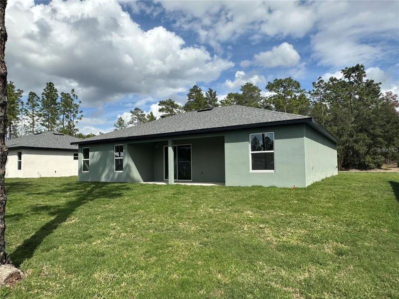 Exterior details and patio area of a home in Marion Oaks, Ocala (Image 18).