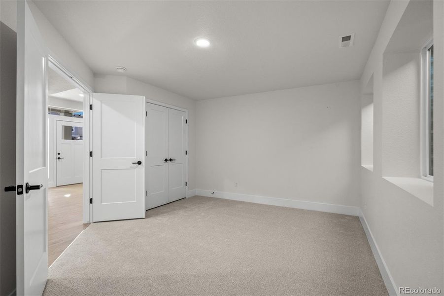 Spacious, unfurnished interior of a new home in Trailside at Cottonwood Creek, Colorado Springs (Image 20).