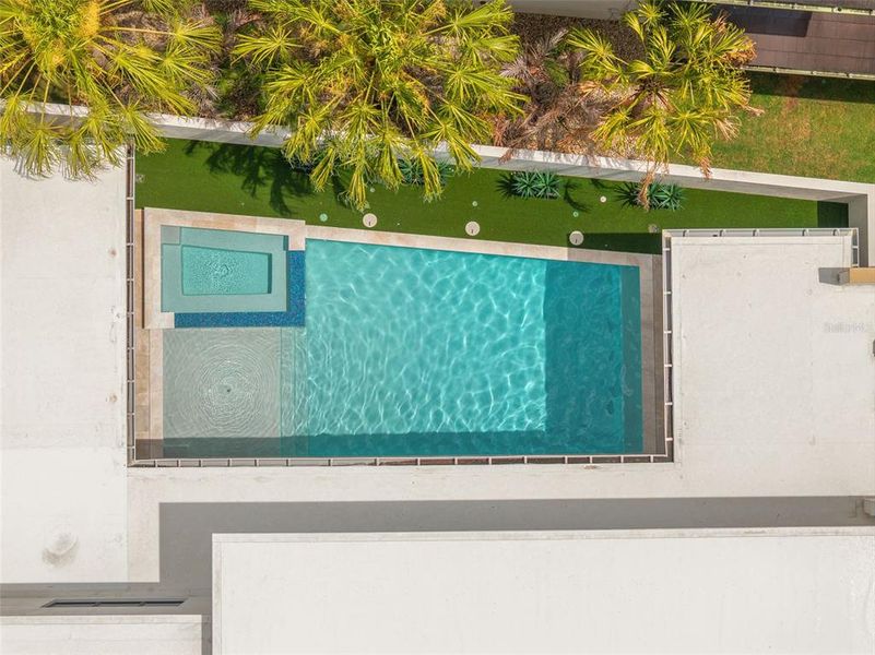 Exterior details and patio area of a home in , Orlando (Image 36).