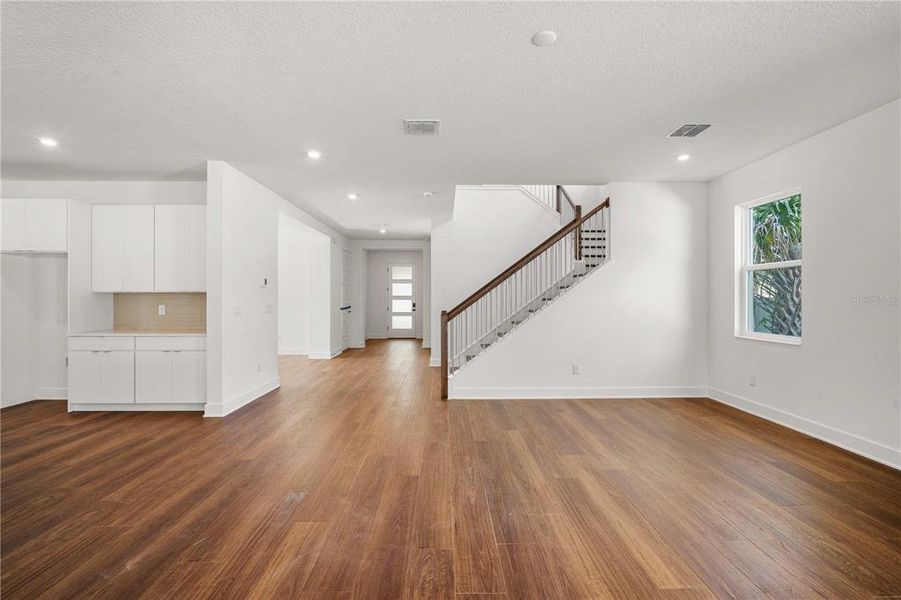 Spacious, unfurnished interior of a new home in , Tampa (Image 28).