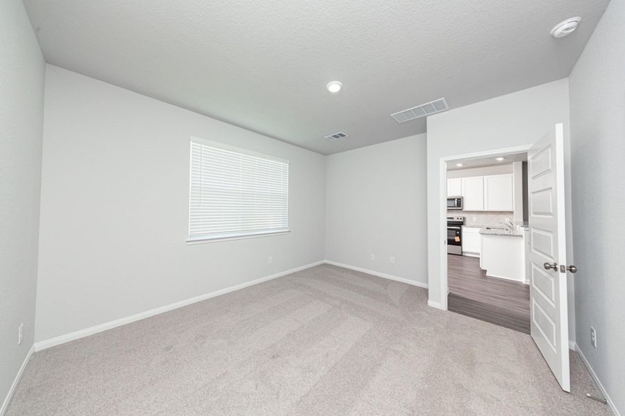 Spacious, unfurnished interior of a new home in Wayside Village, Houston (Image 18).