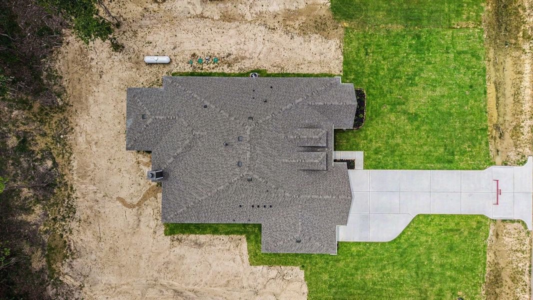 Exterior details and patio area of a home in Encino Estates, Dayton (Image 22).