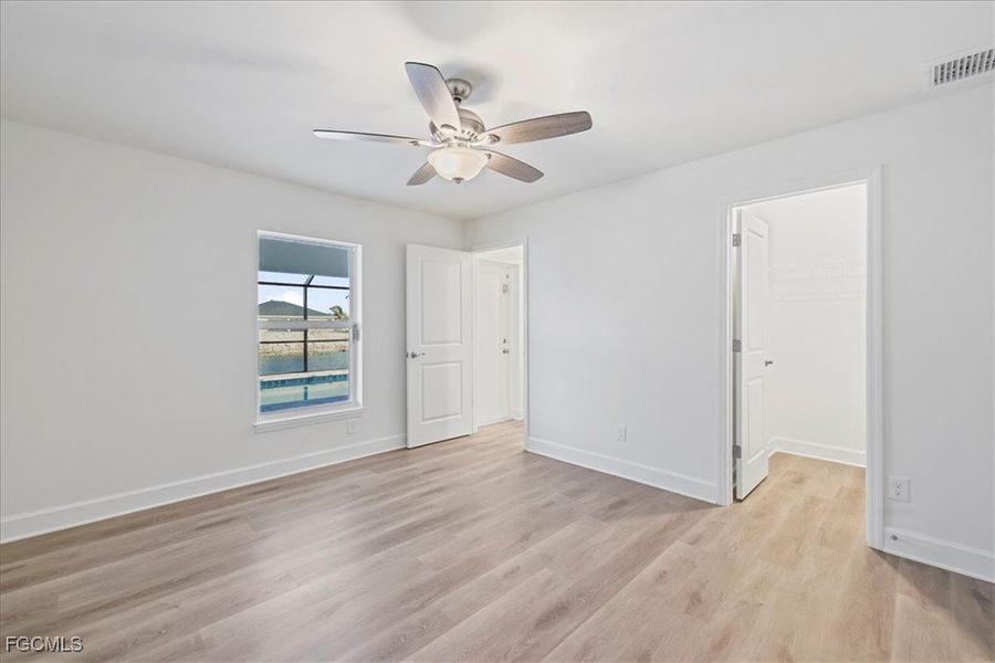 Spacious, unfurnished interior of a new home in Cape Coral, Cape Coral (Image 27).
