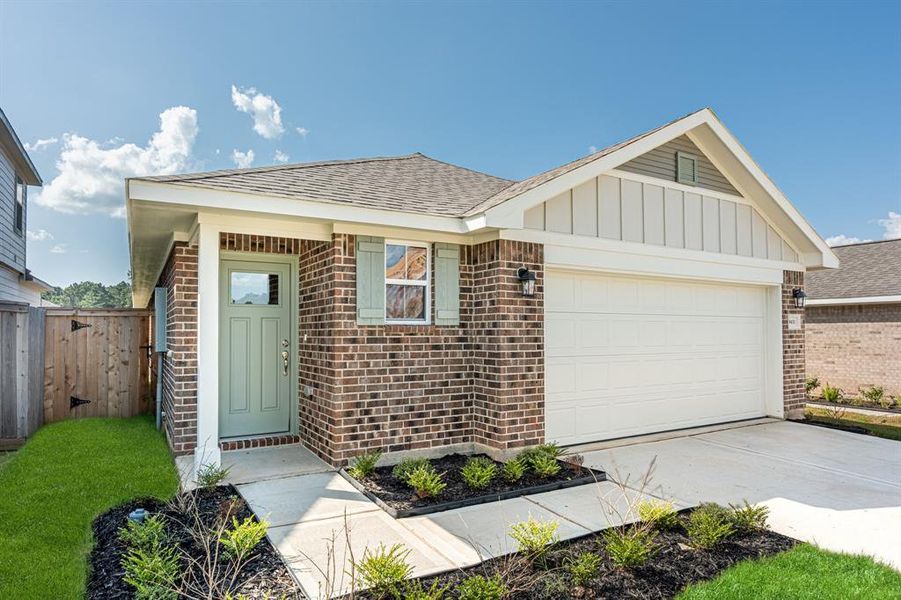Exterior details and patio area of a home in Stonebrooke, Conroe (Image 2). Exterior details and patio area of a home in Stonebrooke, Conroe (Image 2).