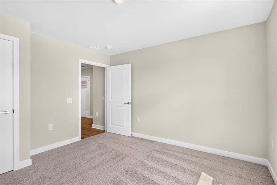 Spacious, unfurnished interior of a new home in Beacon Point at New Hampstead, Savannah (Image 20). Spacious, unfurnished interior of a new home in Beacon Point at New Hampstead, Savannah (Image 20).