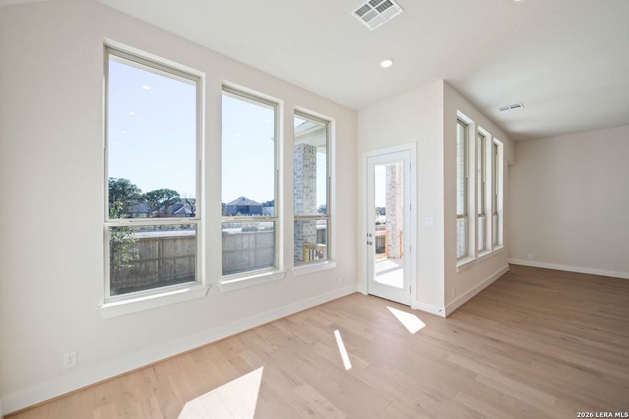 Spacious, unfurnished interior of a new home in Davis Ranch, San Antonio (Image 16).