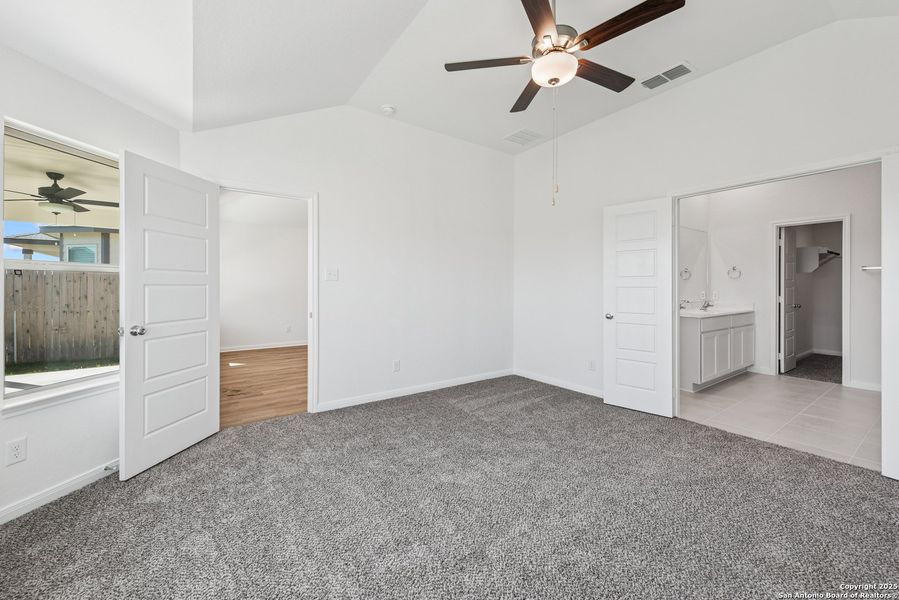 Spacious, unfurnished interior of a new home in Park Place, New Braunfels (Image 11).