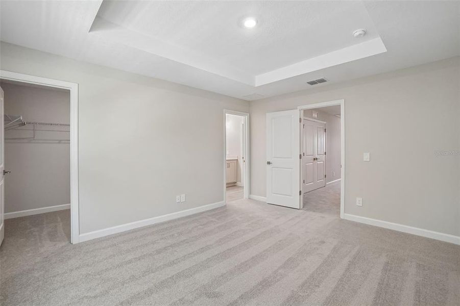 Spacious, unfurnished interior of a new home in , Tampa (Image 21).