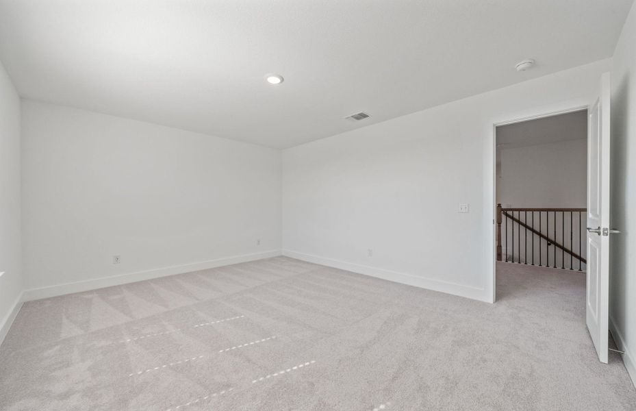 Spacious, unfurnished interior of a new home in Crosswinds, Kyle (Image 35).