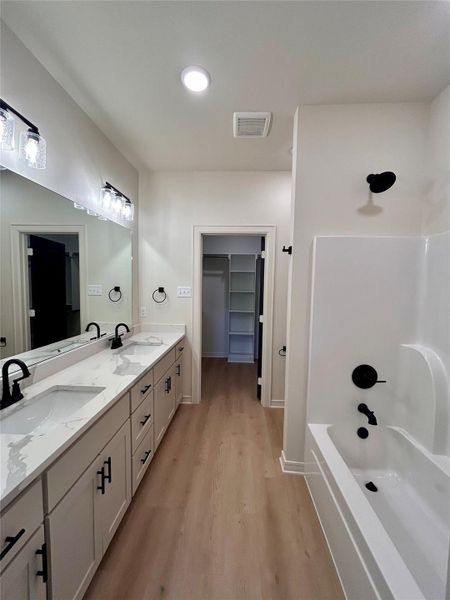 Furnished interior view inside a new home in , Kilgore (Image 5).