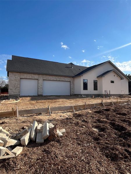 Right side exterior view and 3 car garage.