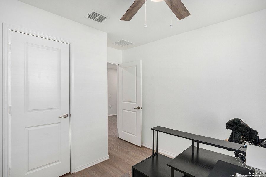 Spacious, unfurnished interior of a new home in Mission del Lago: Watermill Collection, San Antonio (Image 20). Spacious, unfurnished interior of a new home in Mission del Lago: Watermill Collection, San Antonio (Image 20).