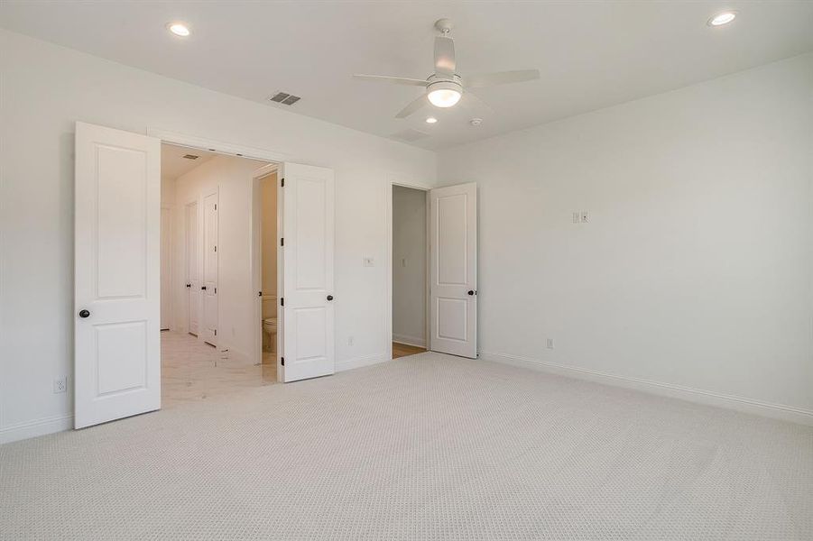 Spacious, unfurnished interior of a new home in Whitestone Heights, Benbrook (Image 35).