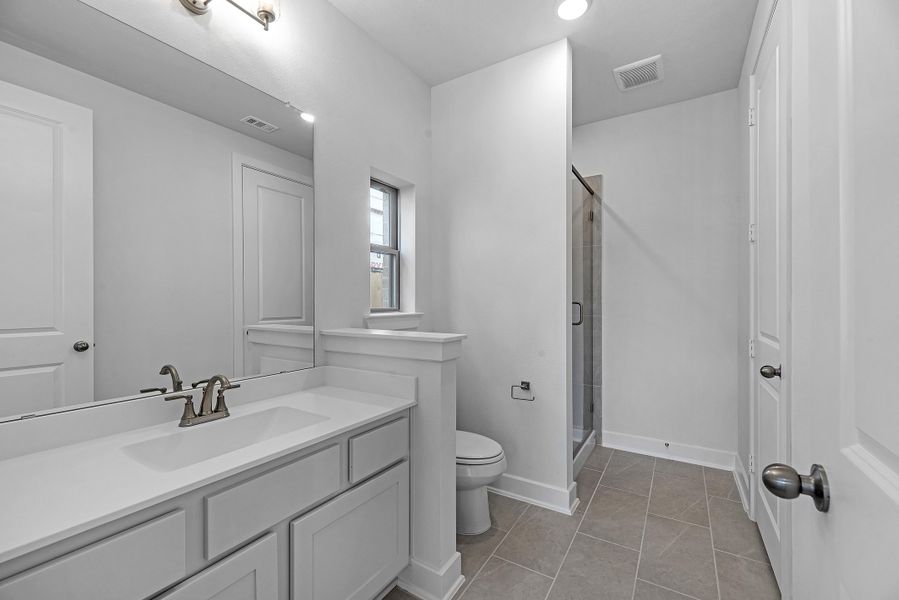 Furnished interior view inside a new home in Sienna, Missouri City (Image 10).