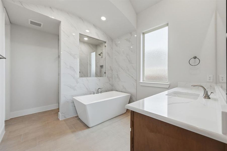 Furnished interior view inside a new home in Ridge Crossing, Waxahachie (Image 14).