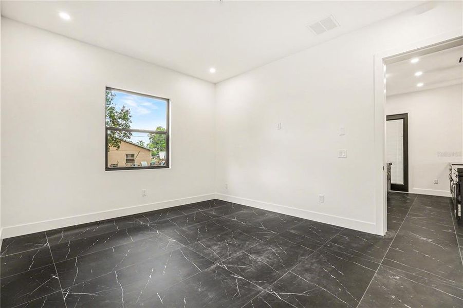 Spacious, unfurnished interior of a new home in , Seffner (Image 20).
