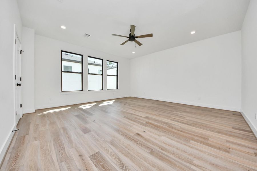 Spacious, unfurnished interior of a new home in Caywood Place, Houston (Image 16).