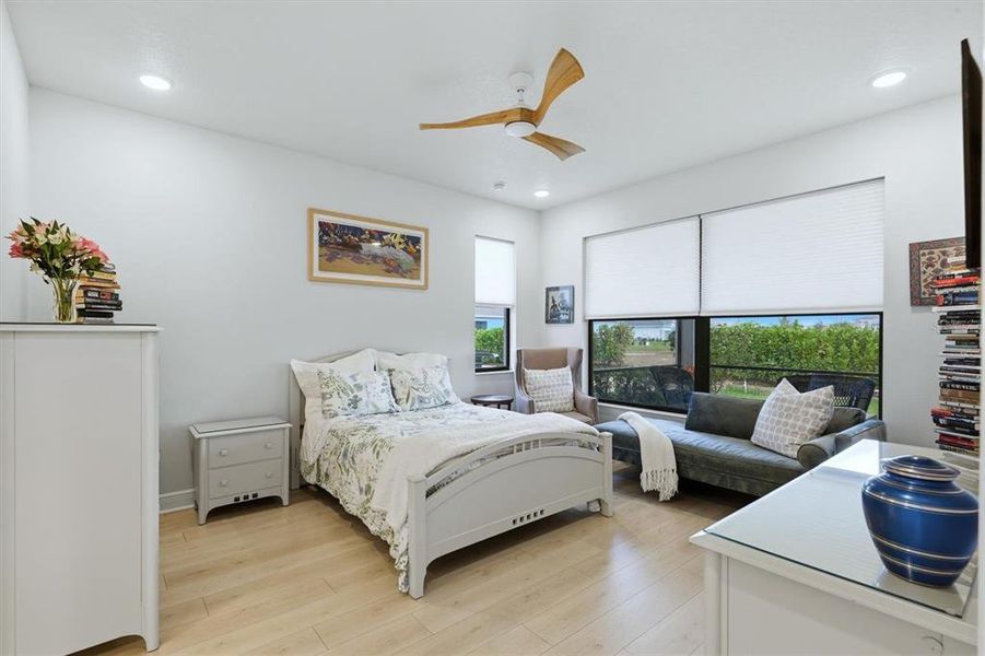 Furnished interior view inside a new home in , Bradenton (Image 23).