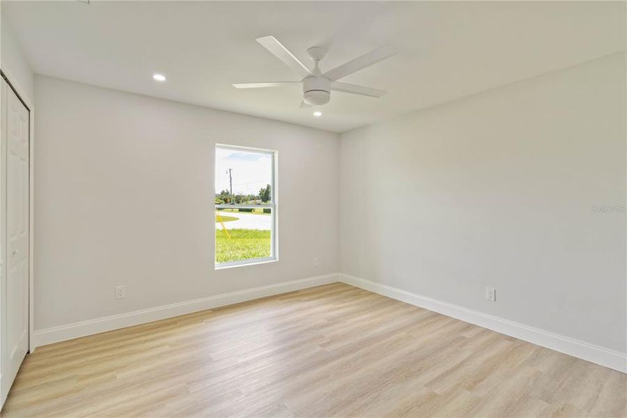 Spacious, unfurnished interior of a new home in , Rotonda West (Image 24).
