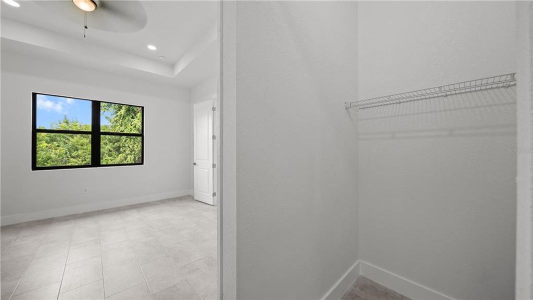 Spacious, unfurnished interior of a new home in , Rotonda West (Image 32).