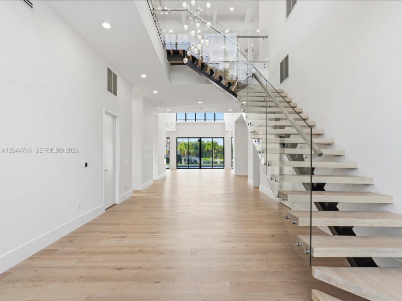 Spacious, unfurnished interior of a new home in , Pompano Beach (Image 41).