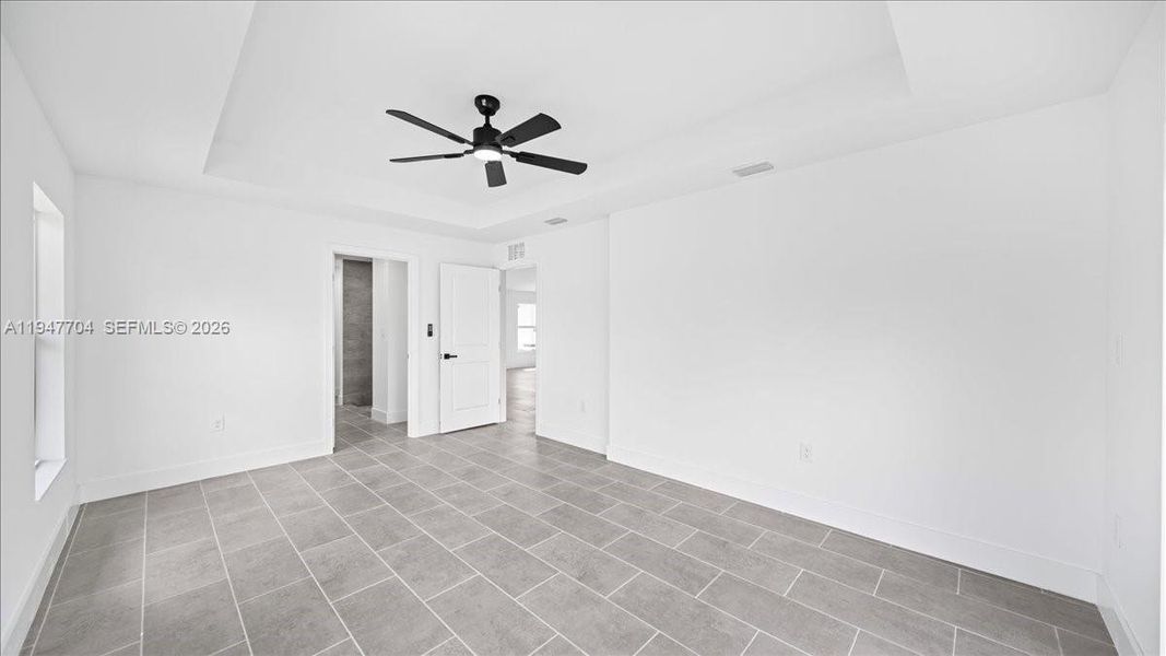 Spacious, unfurnished interior of a new home in , Cape Coral (Image 19).