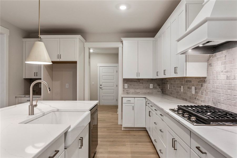 Furnished interior view inside a new home in Cross Creek Plantation, Seneca (Image 9).