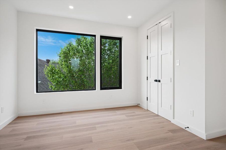 Spacious, unfurnished interior of a new home in , Dallas (Image 37).