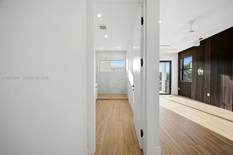 Spacious, unfurnished interior of a new home in , Fort Lauderdale (Image 52).