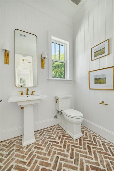 Furnished interior view inside a new home in , St. Petersburg (Image 17).