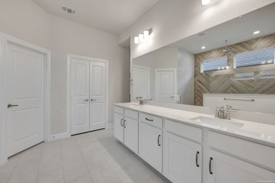 Furnished interior view inside a new home in Briggs Ranch – Signature Legacy Series, San Antonio (Image 5). Furnished interior view inside a new home in Briggs Ranch – Signature Legacy Series, San Antonio (Image 5).