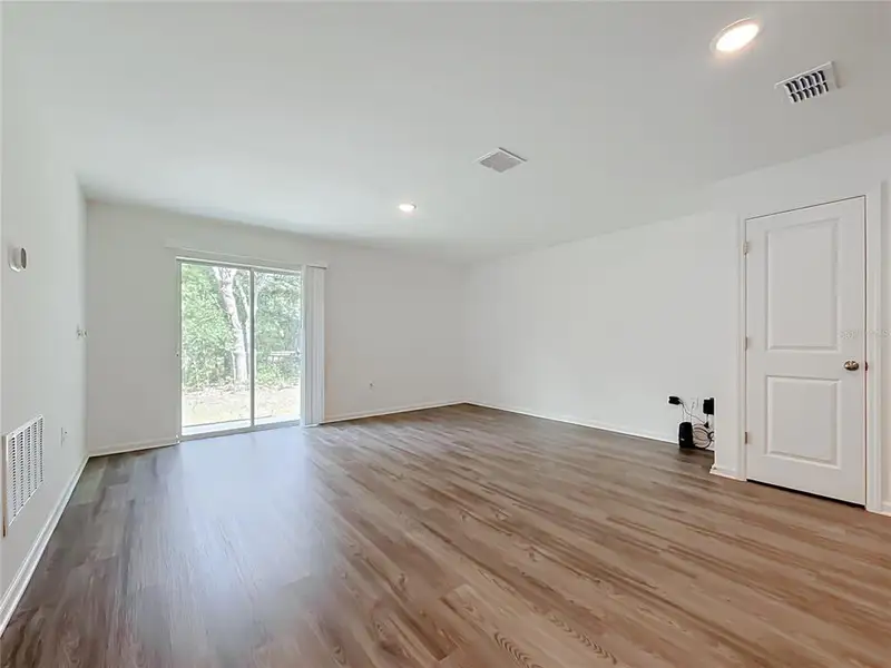 Spacious, unfurnished interior of a new home in The Collection at Ocklawaha, Ocklawaha (Image 35). Spacious, unfurnished interior of a new home in The Collection at Ocklawaha, Ocklawaha (Image 35).