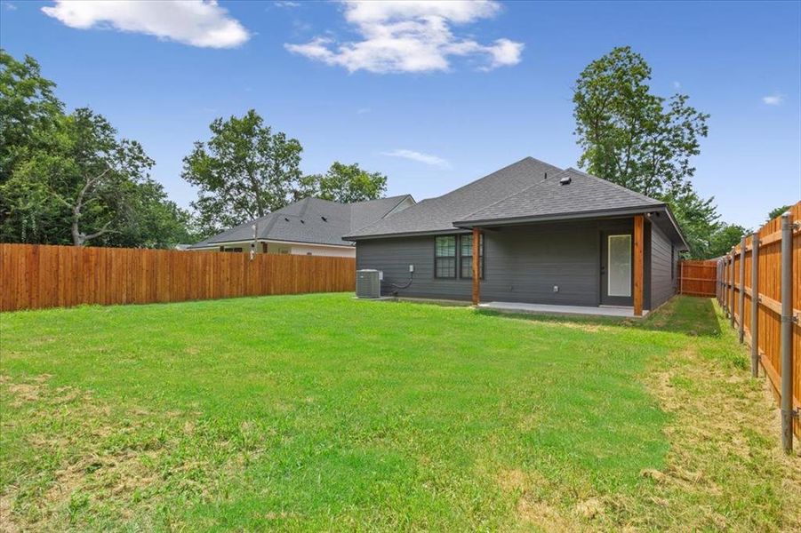 Exterior details and patio area of a home in , Waco (Image 20).