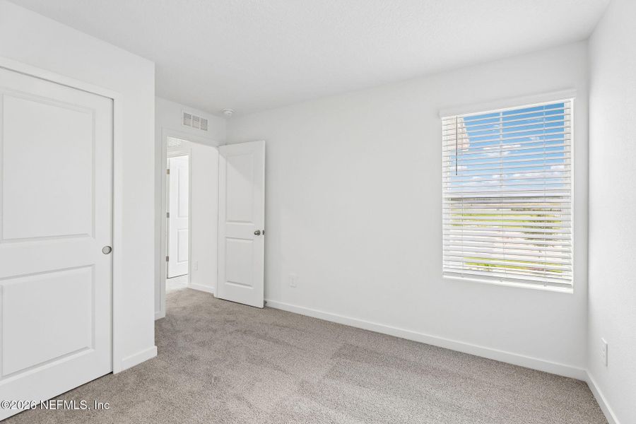 Spacious, unfurnished interior of a new home in , Middleburg (Image 24).