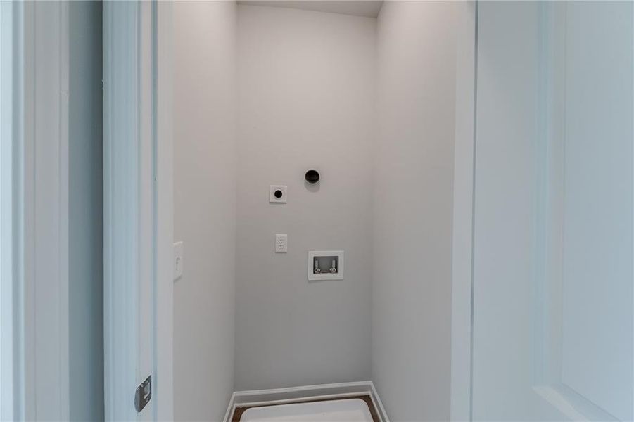Spacious, unfurnished interior of a new home in , Homer (Image 24).